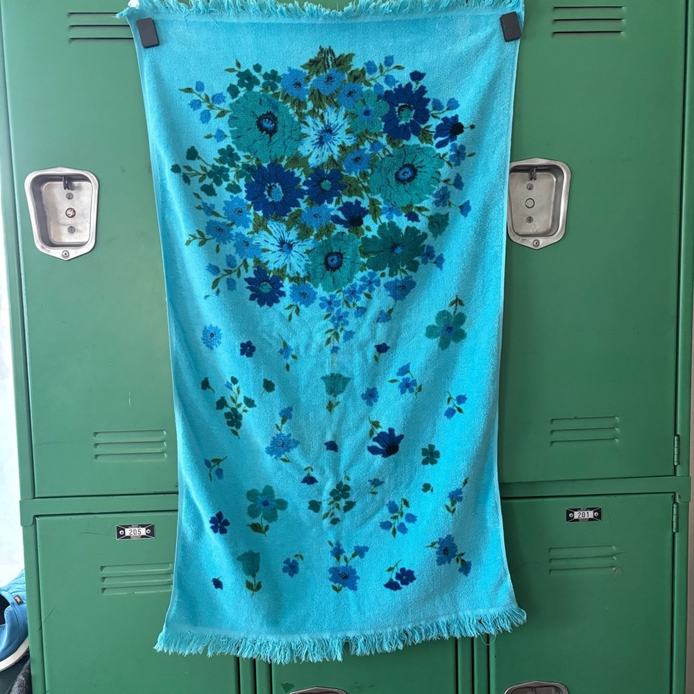 VINTAGE Canon Turquoise Floral Bath Towel